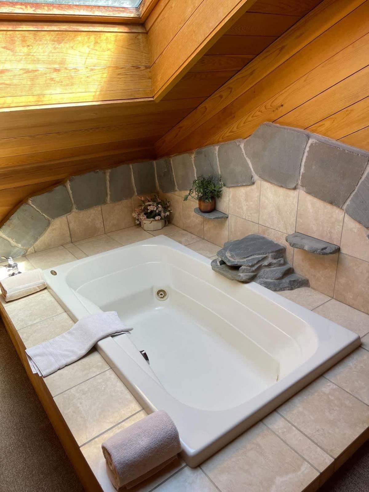 Top Floor Luxury, Sauna, Private Pool, Lake Bellaire Beach, 5 Beds, 4 Full Bath ภายนอก รูปภาพ